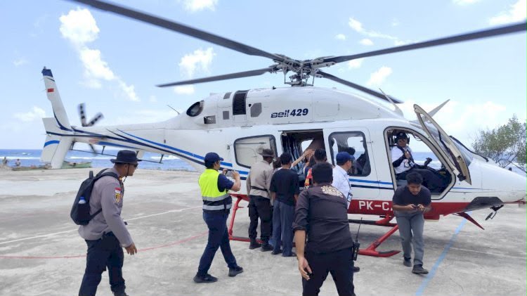 Polri Evakuasi Lansia Korban Reruntuhan dan Ibu Hamil dari Palue Lewat Jalur Udara