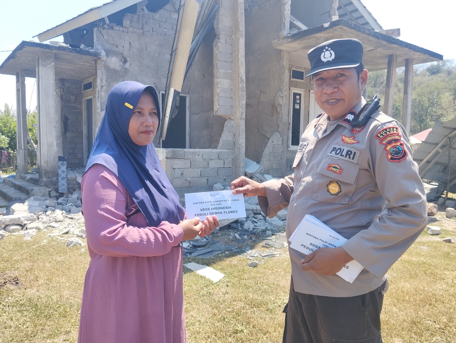 Bintara Polri Angkatan 17 (SDSS) Indonesia Hadir Ditengah-Tengah Masyarakat Terdampak Gempa Bumi Flores
