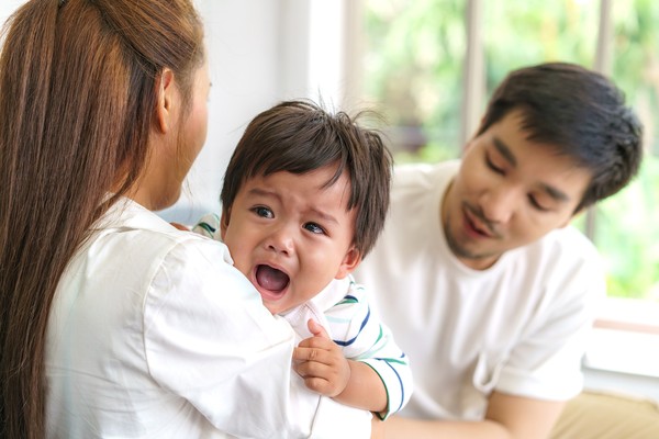 Anak Menangis Saat Ditinggal? Ini Cara Tepat Hadapi Kecemasan Berpisah