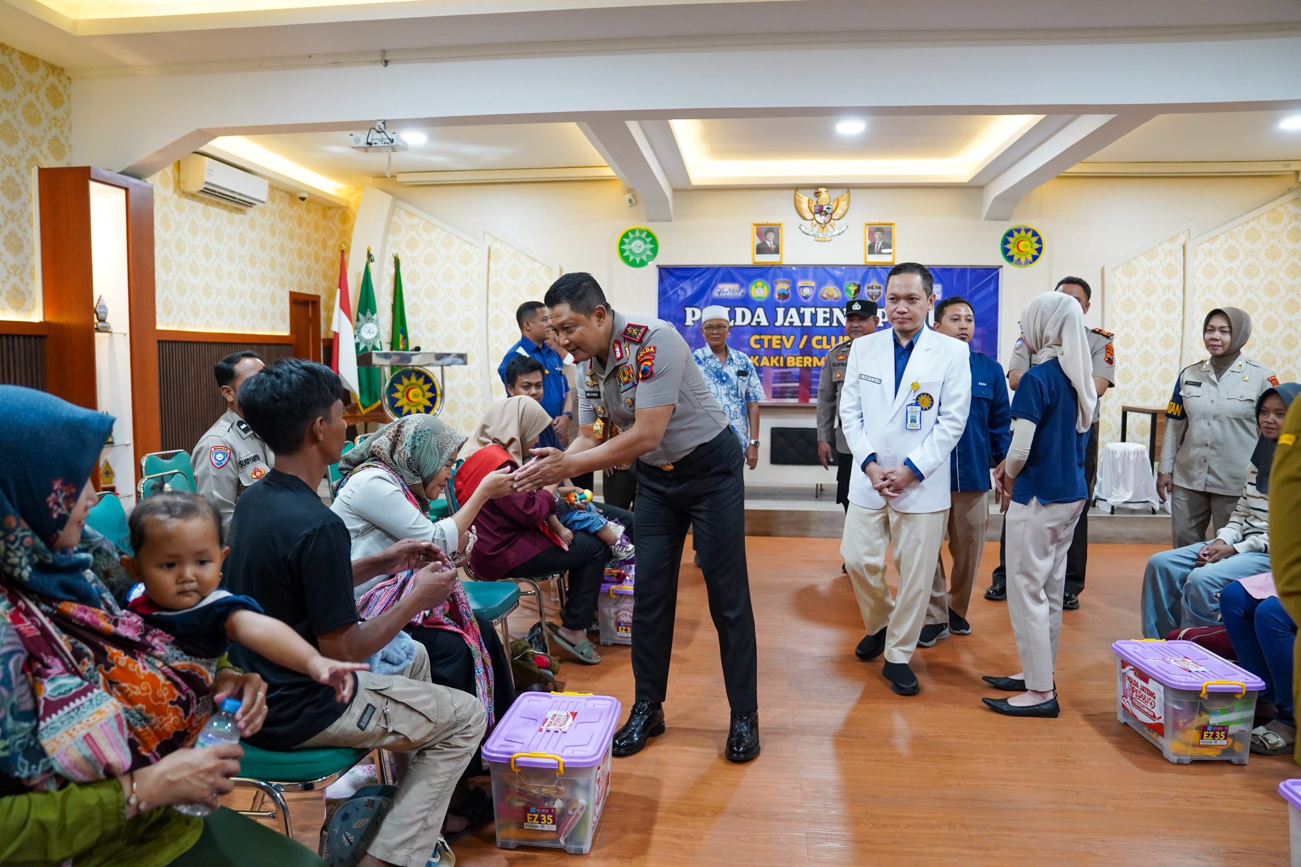Hadir di RS PKU Muhammadiyah Karanganyar, Kapolda Jateng: Anak CTEV Tak Berjuang Sendiri