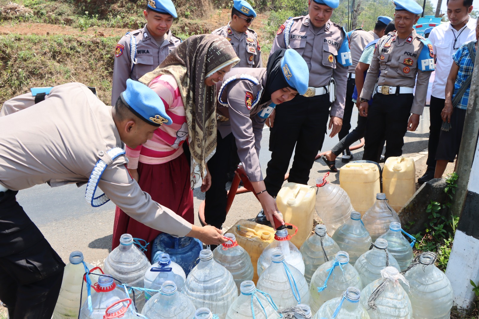 HUT ke-24 Propam Polri: Puluhan Ribu Liter Air Bersih Diberikan ke Warga Terdampak Kekeringan