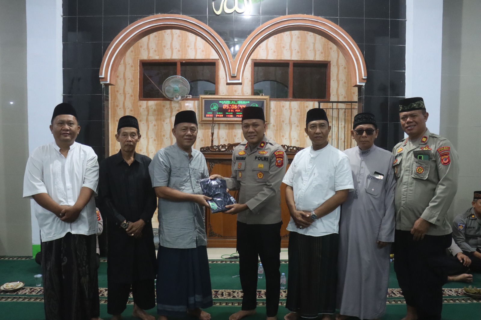 Sholat Subuh Berjamaah, Polres Majalengka Eratkan Ukhuwah dan Kepercayaan Bersama Masyarakat