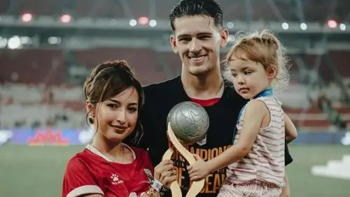 Usai Dihujat, Jennifer Coppen Meledak Bangga: Lihat, Suamiku Juara!